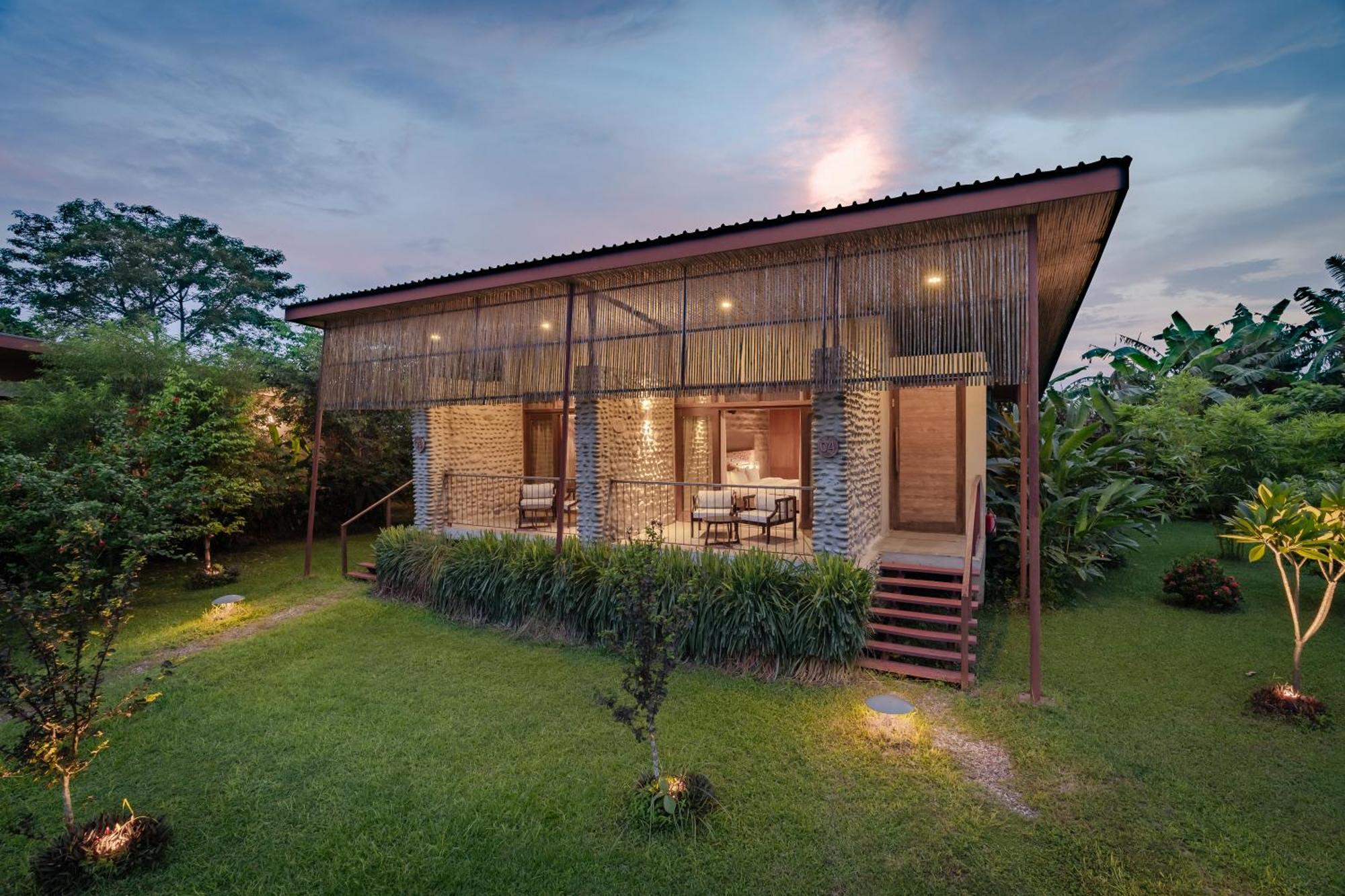 Sanctuary Chitwan National Park Читван Экстерьер фото