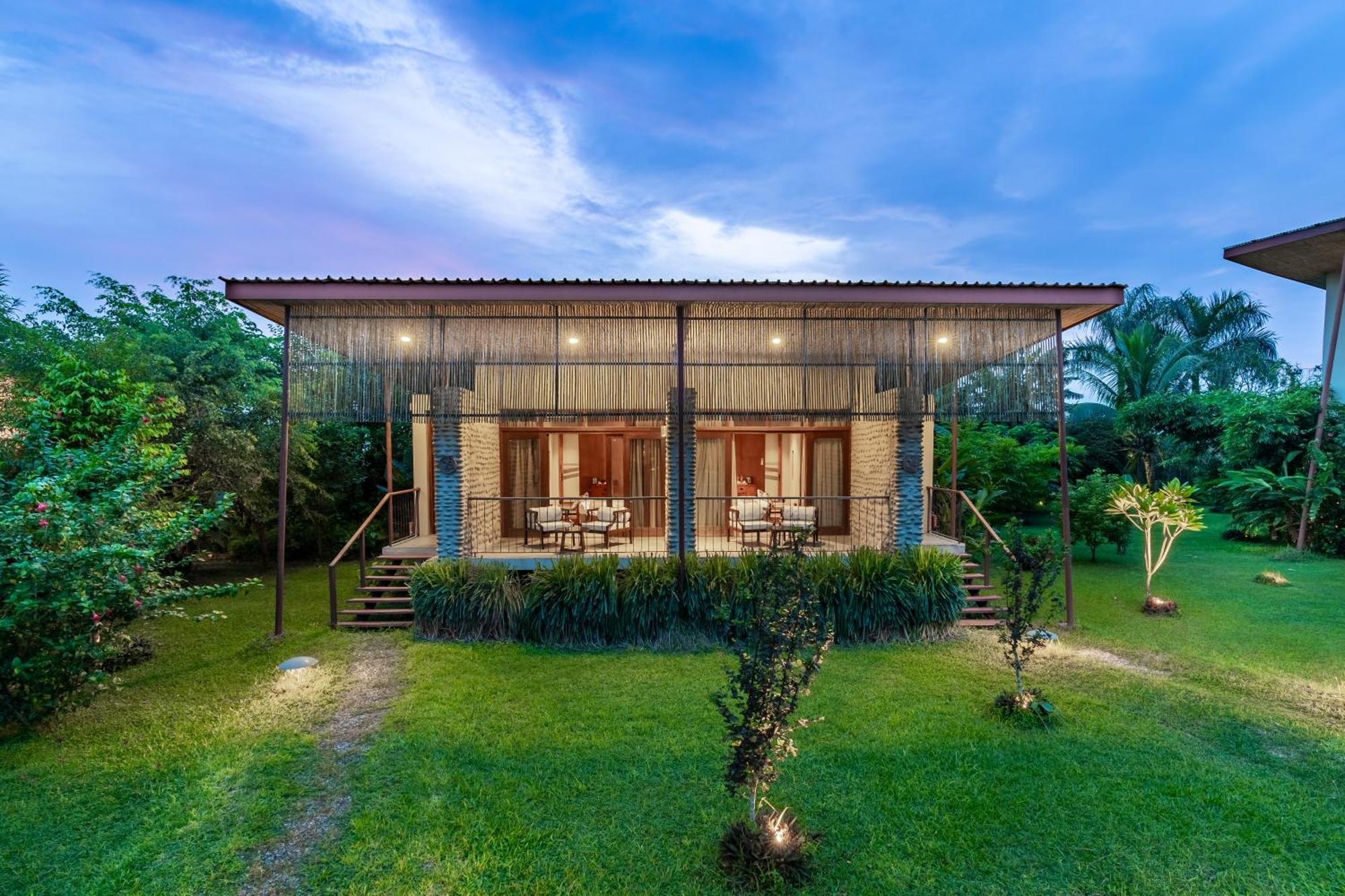 Sanctuary Chitwan National Park Читван Экстерьер фото