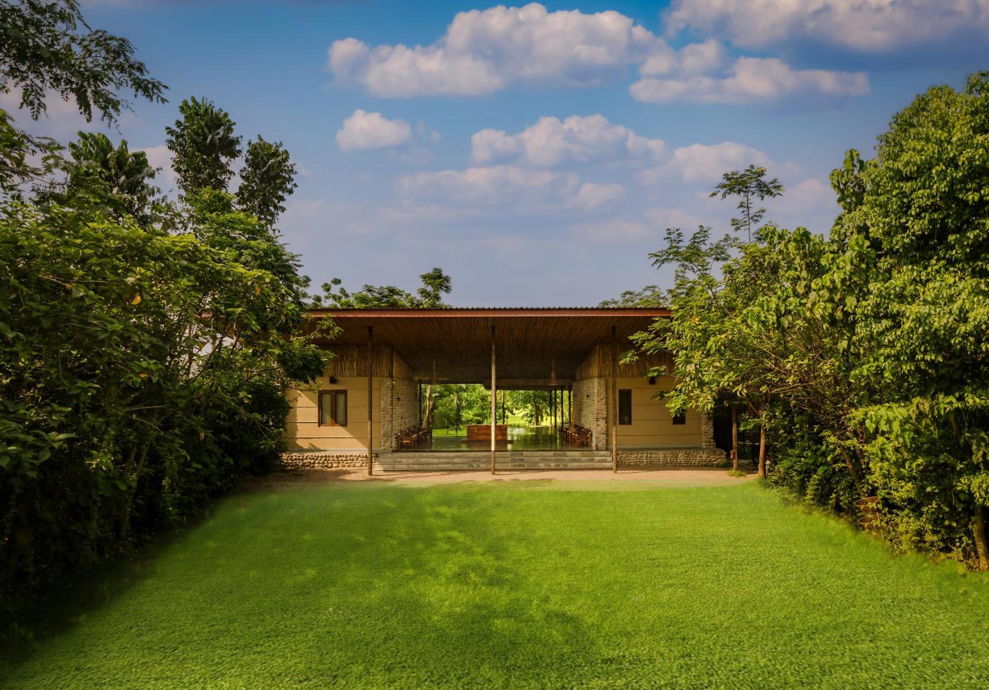 Sanctuary Chitwan National Park Читван Экстерьер фото