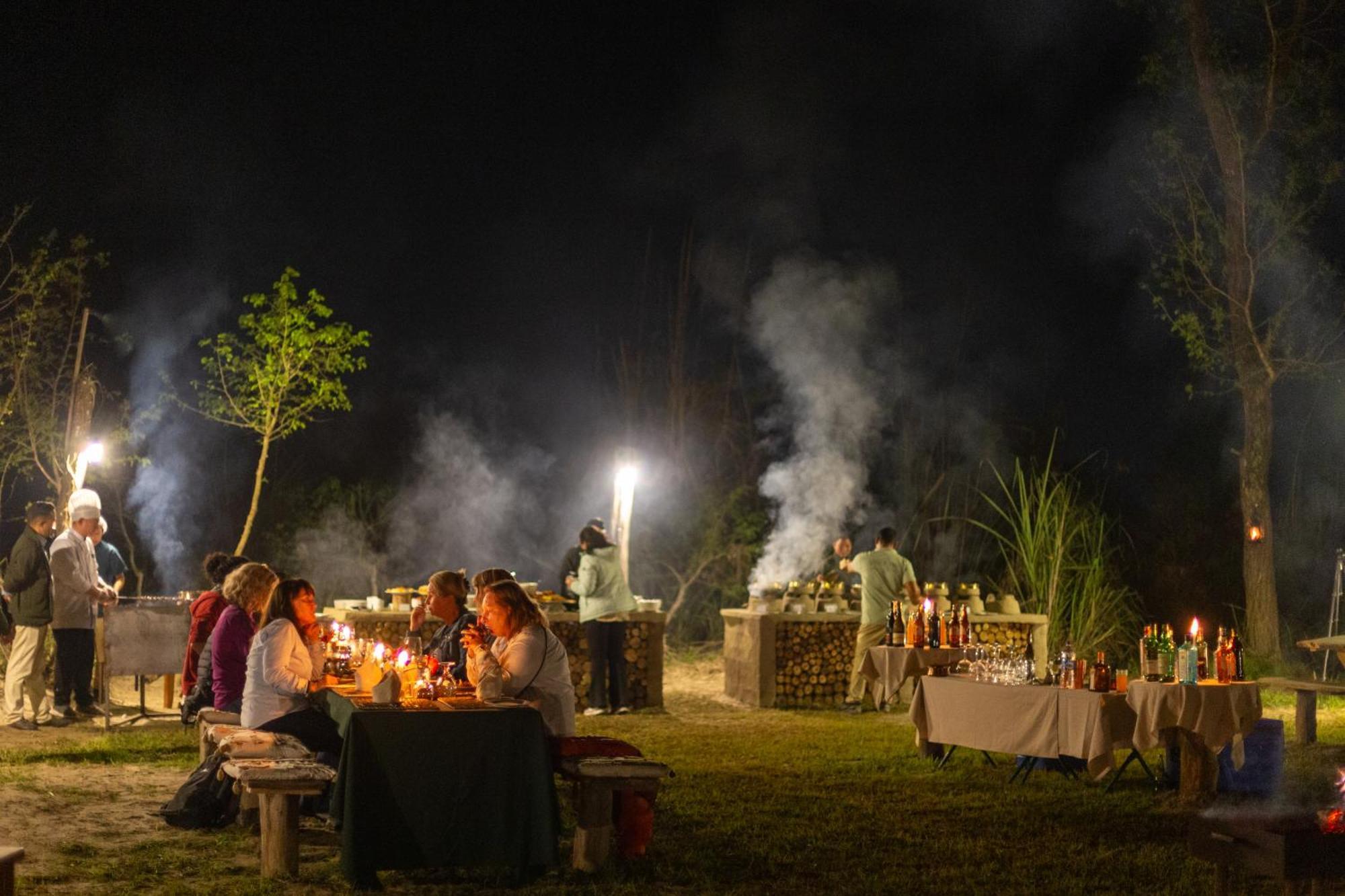 Sanctuary Chitwan National Park Читван Экстерьер фото