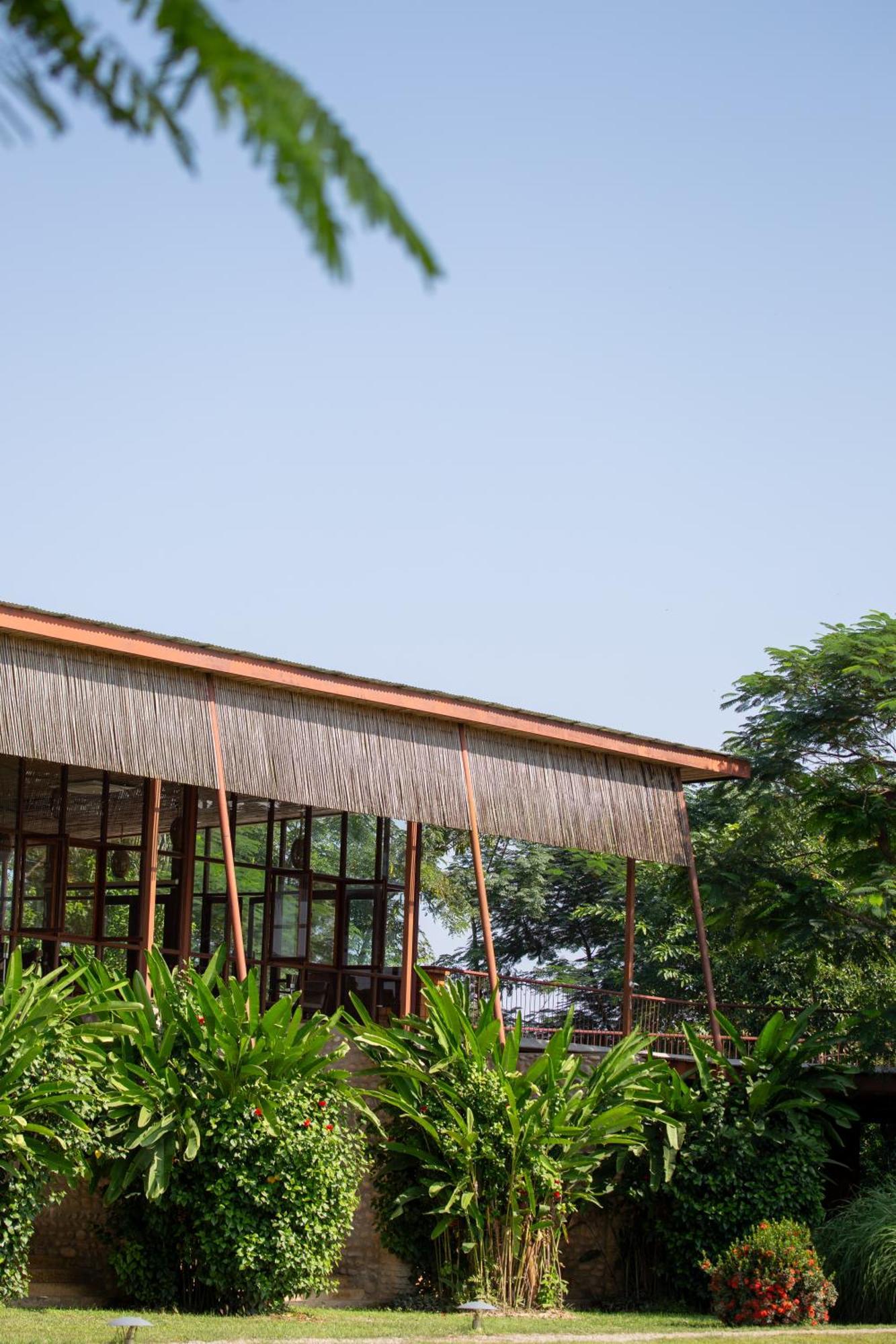 Sanctuary Chitwan National Park Читван Экстерьер фото