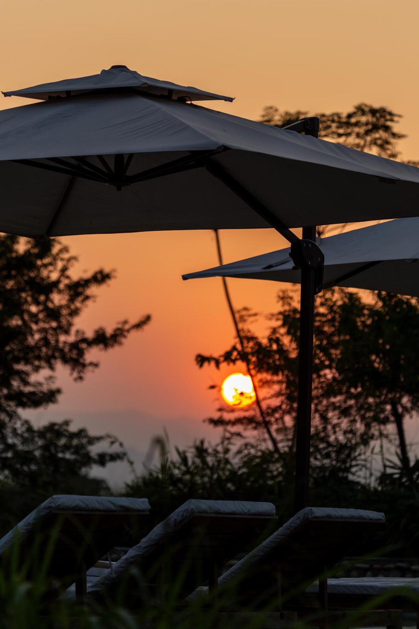 Sanctuary Chitwan National Park Читван Экстерьер фото