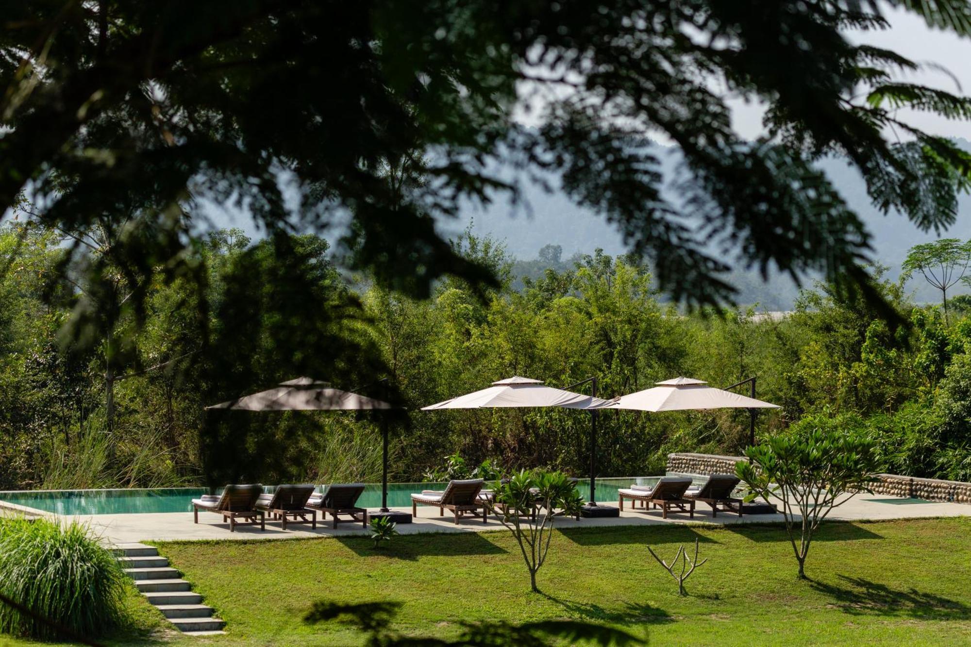 Sanctuary Chitwan National Park Читван Экстерьер фото
